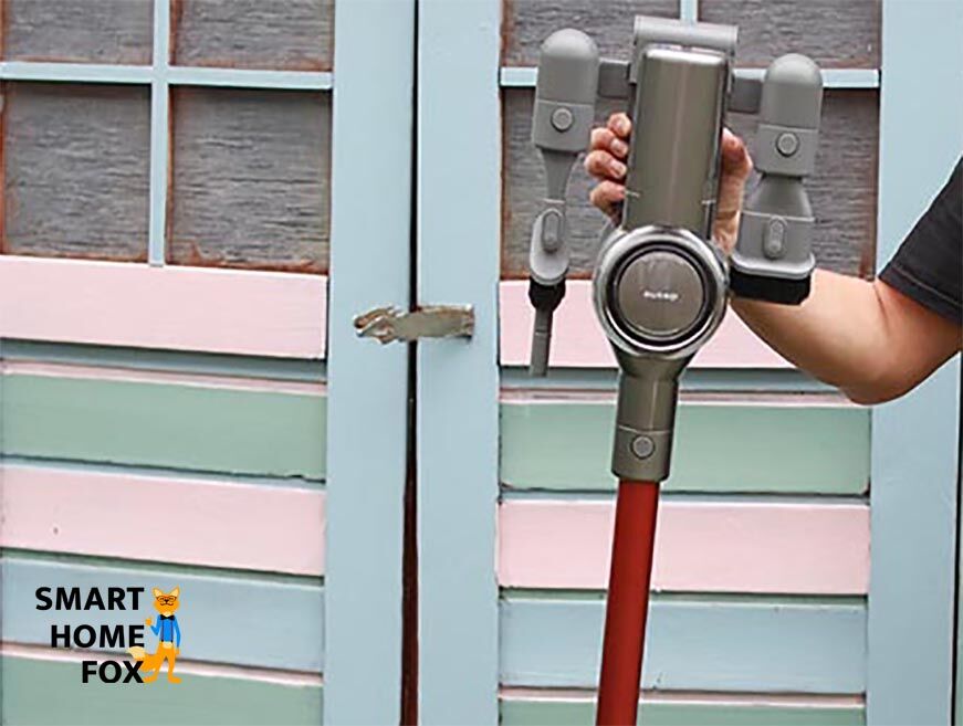 Die Wandhalterung zum Aufbewahren und Laden des Dreame V11